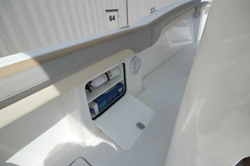 Slide: The Image of Mag Bay 33 Center Console 2026 - 5163739