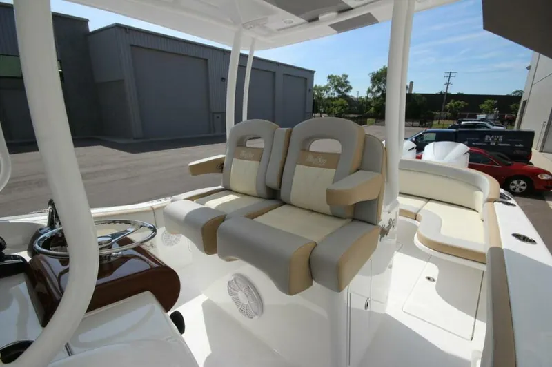 Slide: The Image of Mag Bay 33 Center Console 2026 - 5163745