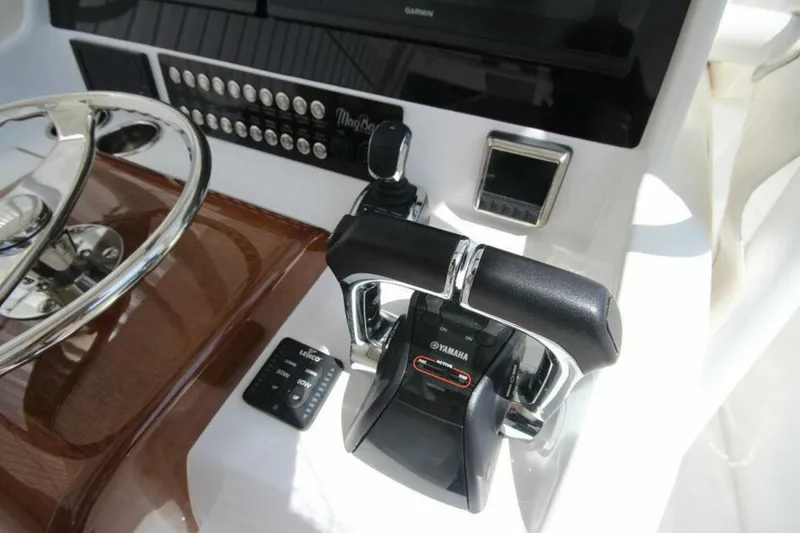 Slide: The Image of Mag Bay 33 Center Console 2026 - 5163750