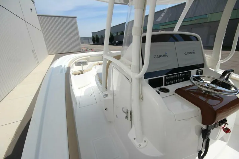 Slide: The Image of Mag Bay 33 Center Console 2026 - 5163757