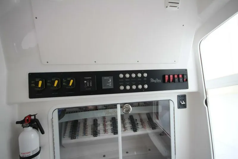 Slide: The Image of Mag Bay 33 Center Console 2026 - 5163760