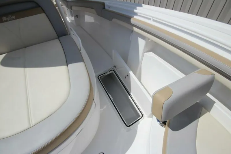 Slide: The Image of Mag Bay 33 Center Console 2026 - 5163770