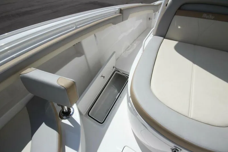 Slide: The Image of Mag Bay 33 Center Console 2026 - 5163771