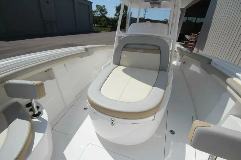 Slide: The Image of Mag Bay 33 Center Console 2026 - 5163773