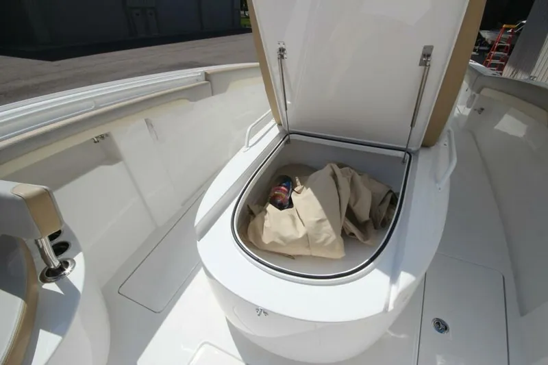 Slide: The Image of Mag Bay 33 Center Console 2026 - 5163774