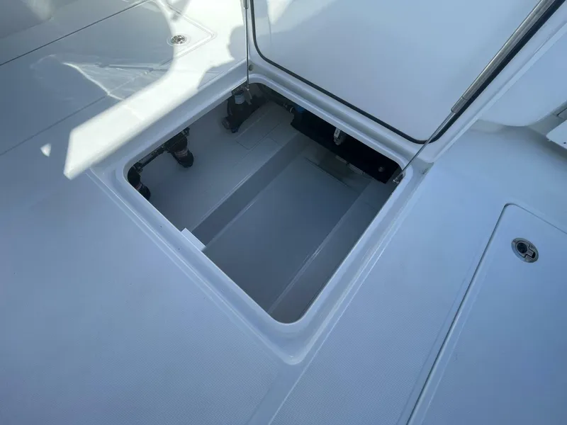 Slide: The Image of Mag Bay 43 Center Console 2026 - 5164562