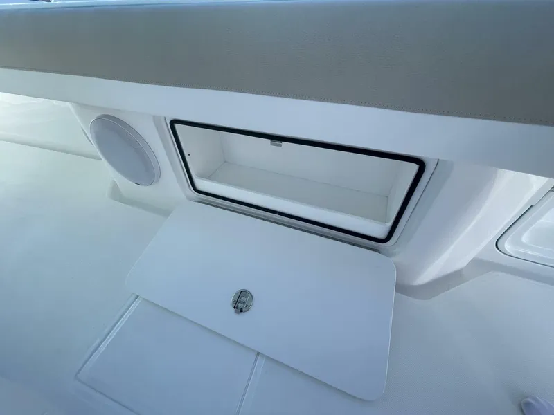 Slide: The Image of Mag Bay 43 Center Console 2026 - 5164577