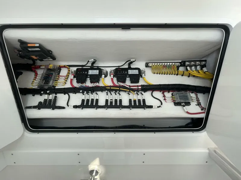 Slide: The Image of Mag Bay 43 Center Console 2026 - 5164645