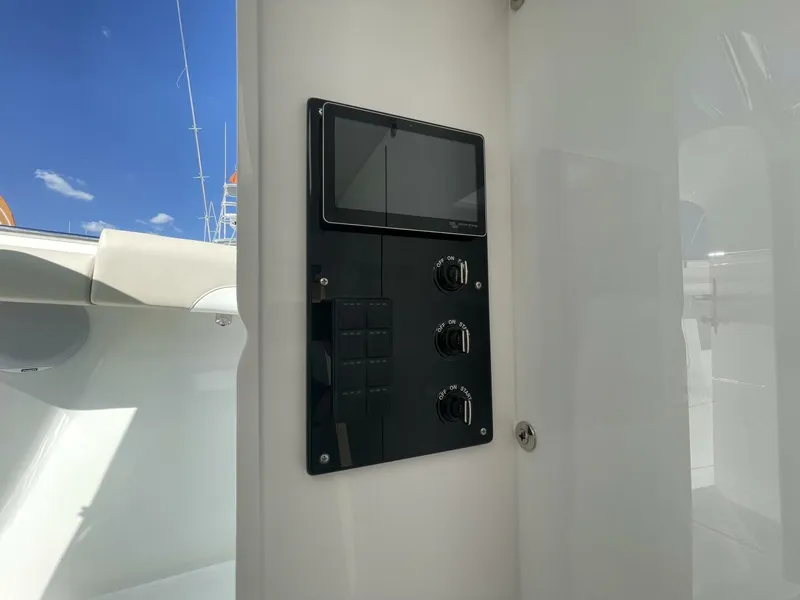 Slide: The Image of Mag Bay 43 Center Console 2026 - 5164648