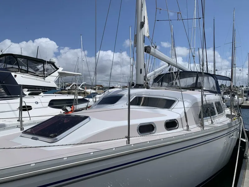 Slide: The Image of Catalina 440 Deck Salon 2007 - 5175956