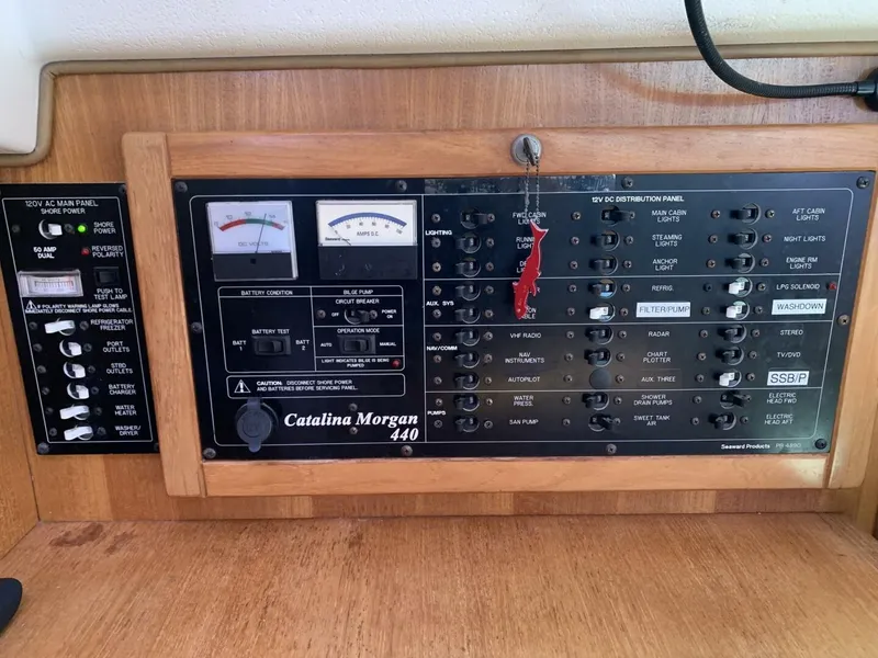 Slide: The Image of Catalina 440 Deck Salon 2007 - 5176051