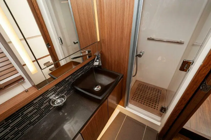 Slide: The Image of 2018 Sea Ray L550 Flybridge-Master Head 2 - 5182304