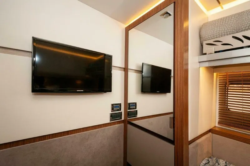 Slide: The Image of 2018 Sea Ray L550 Flybridge- Twin SR 2 - 5182322