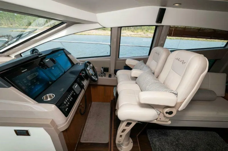 Slide: The Image of 2018 Sea Ray L550 Flybridge-Helm 2 - 5182299