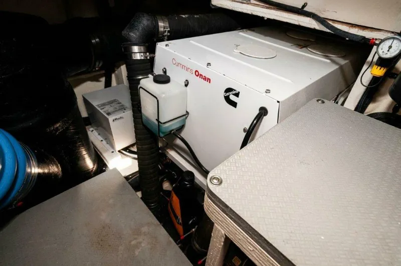 Slide: The Image of 2018 Sea Ray L550 Flybridge-Generator - 5182297