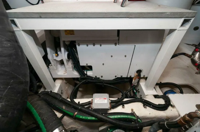 Slide: The Image of 2018 Sea Ray L550 Flybridge- Seakeeper - 5182315