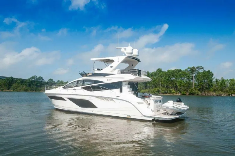 Slide: The Image of 2018 Sea Ray L550 Flybridge-Port Qrtr - 5182309