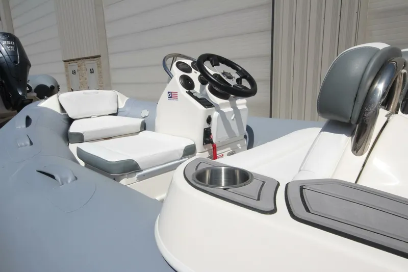 Slide: The Image of Zodiac Yachtline 360 Deluxe PVC 2025 - 5168030