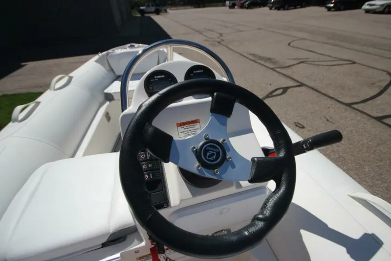 Slide: The Image of Zodiac Yachtline 400 DL NEO 2025 - 5168234