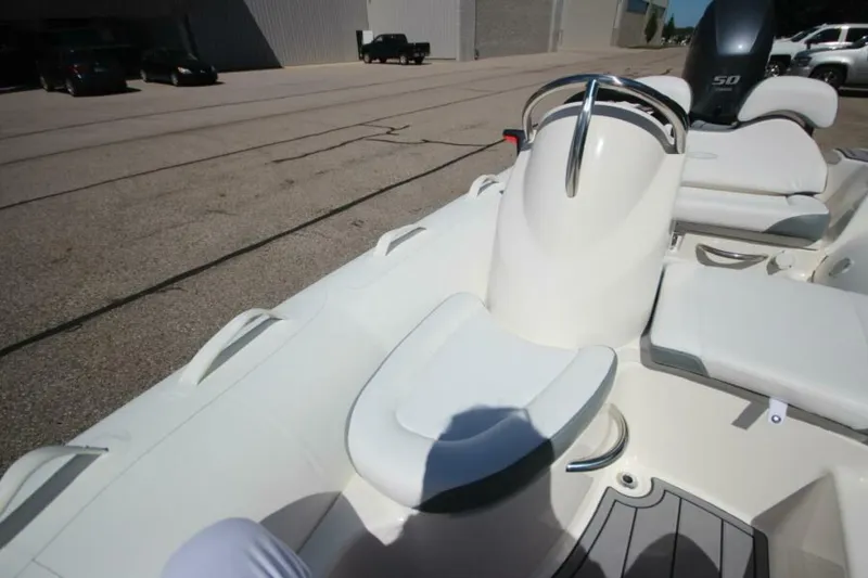 Slide: The Image of Zodiac Yachtline 400 DL NEO 2025 - 5168237
