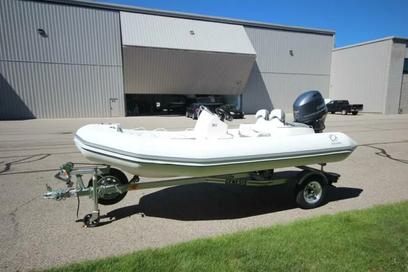Slide: The Image of Zodiac Yachtline 400 DL NEO 2025 - 5168226