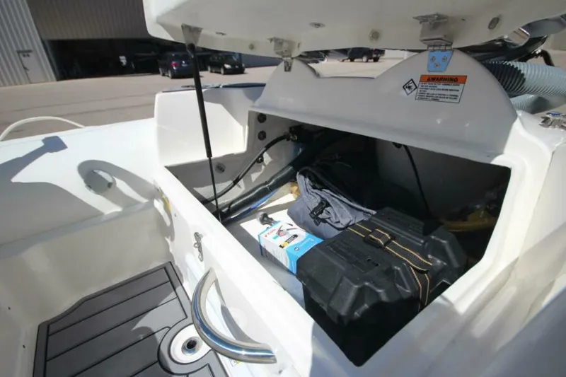 Slide: The Image of Zodiac Yachtline 400 DL NEO 2025 - 5168229