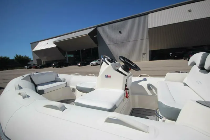 Slide: The Image of Zodiac Yachtline 400 DL NEO 2025 - 5168230