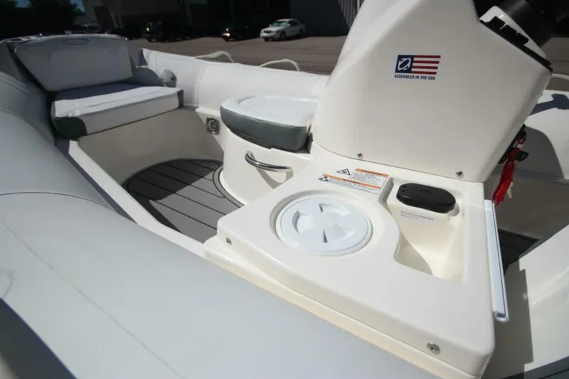 Slide: The Image of Zodiac Yachtline 400 DL NEO 2025 - 5168232