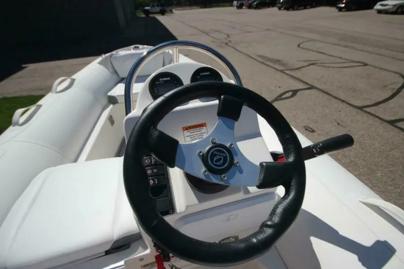 Slide: The Image of Zodiac Yachtline 400 DL NEO 2025 - 5168252