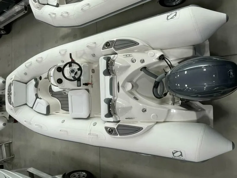 Slide: The Image of Zodiac Yachtline 490 Deluxe NEO 2025 - 5168342