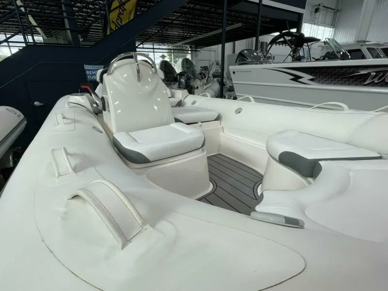 Slide: The Image of Zodiac Yachtline 490 Deluxe NEO 2025 - 5168334