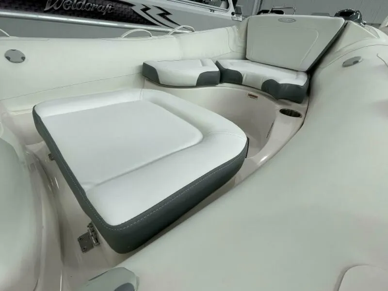 Slide: The Image of Zodiac Yachtline 490 Deluxe NEO 2025 - 5168335