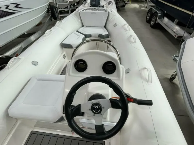 Slide: The Image of Zodiac Yachtline 490 Deluxe NEO 2025 - 5168338
