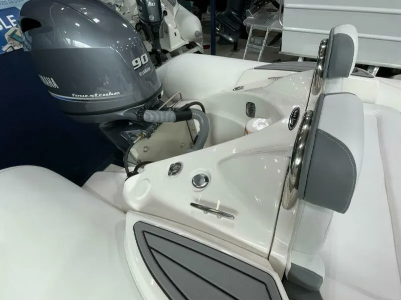 Slide: The Image of Zodiac Yachtline 490 Deluxe NEO 2025 - 5168339