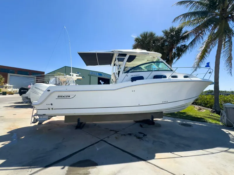 Slide: The Image of Boston Whaler 315 Conquest 2018 - 5170618