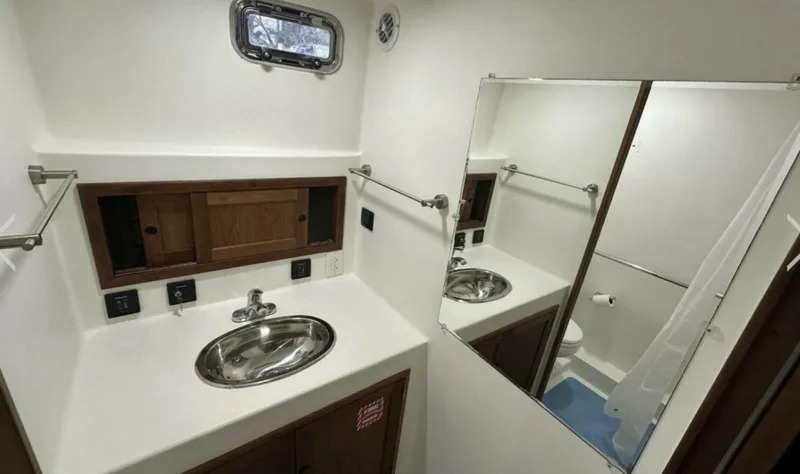 Slide: The Image of Young Brothers 45 2016 - 5173120