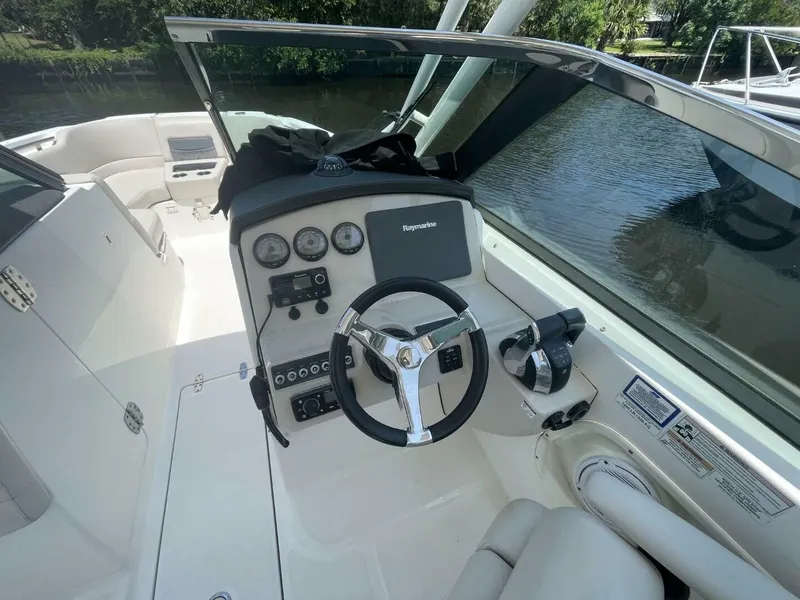 Slide: The Image of Boston Whaler 270 Vantage 2016 - 5174096