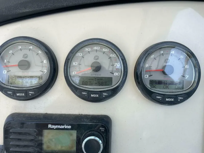 Slide: The Image of Boston Whaler 270 Vantage 2016 - 5174117