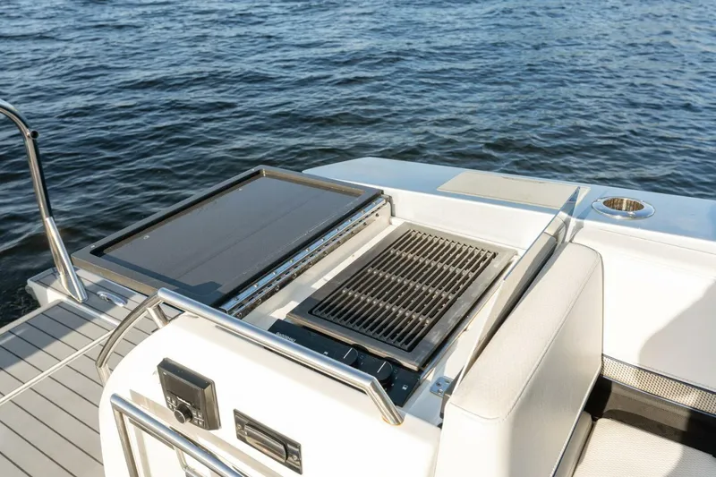 Slide: The Image of Formula 430 Super Sport Crossover 2021 - 5180615