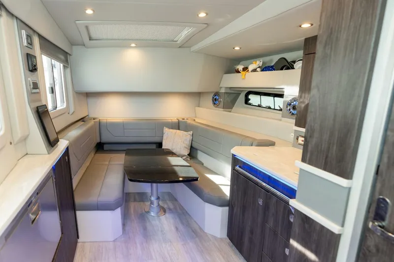 Slide: The Image of Formula 430 Super Sport Crossover 2021 - 5180638