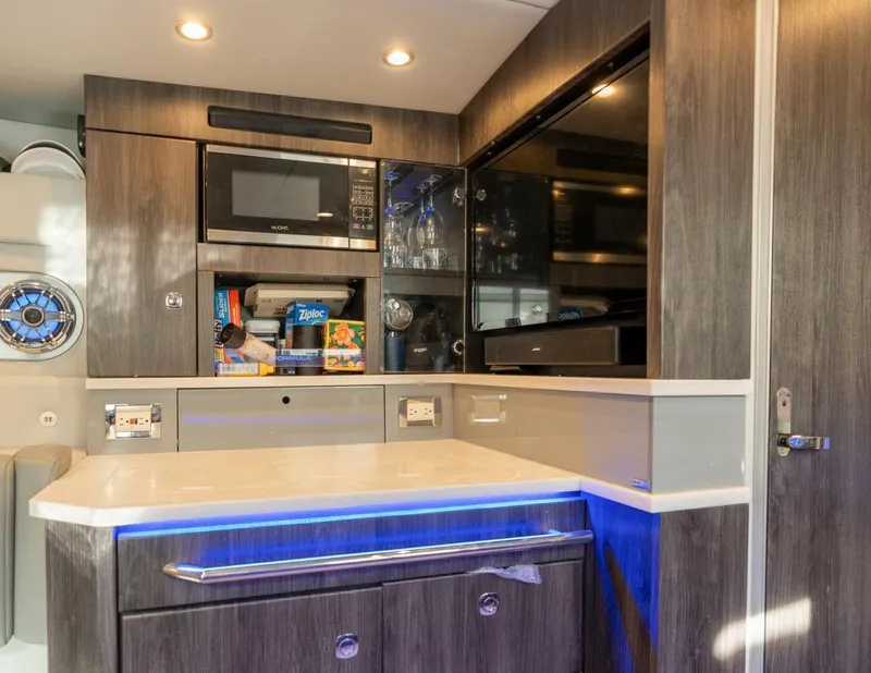 Slide: The Image of Formula 430 Super Sport Crossover 2021 - 5180641