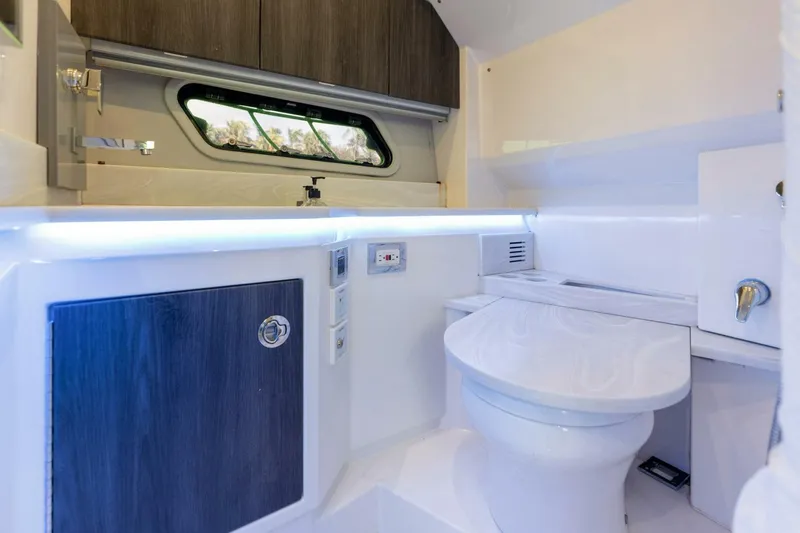 Slide: The Image of Formula 430 Super Sport Crossover 2021 - 5180643