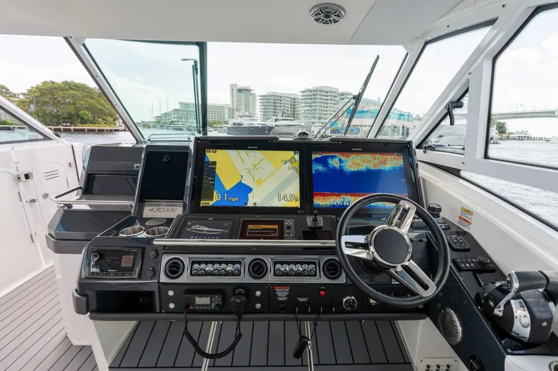 Slide: The Image of Formula 430 Super Sport Crossover 2021 - 5180648