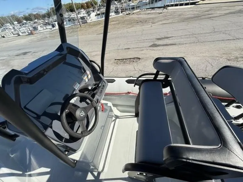 Slide: The Image of Zodiac Open 5.5 PVC T-Top 2023 - 5719635