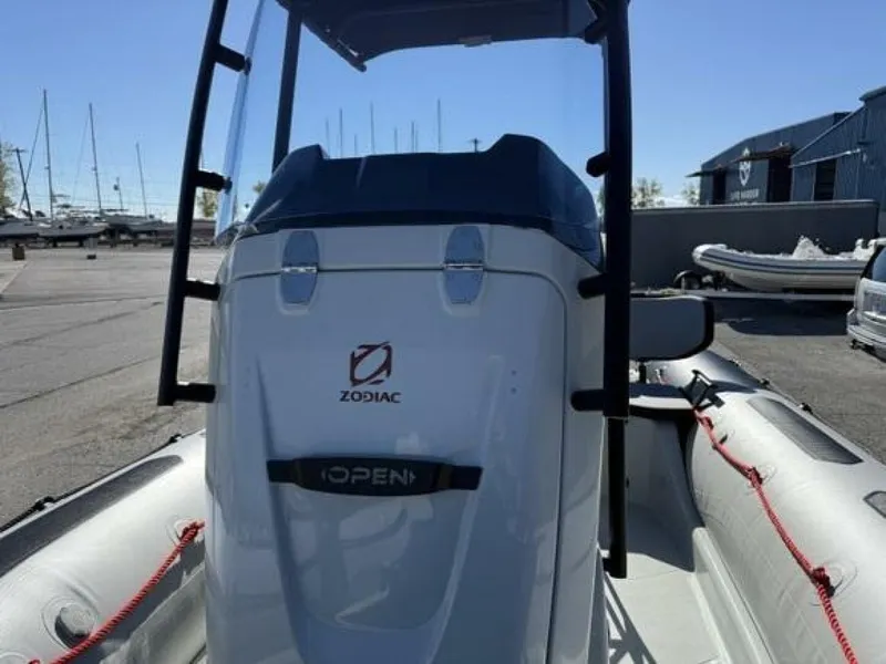 Slide: The Image of Zodiac Open 5.5 PVC T-Top 2023 - 5719643