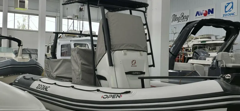 Slide: The Image of Zodiac Open 5.5 PVC T-Top 2023 - 5719647