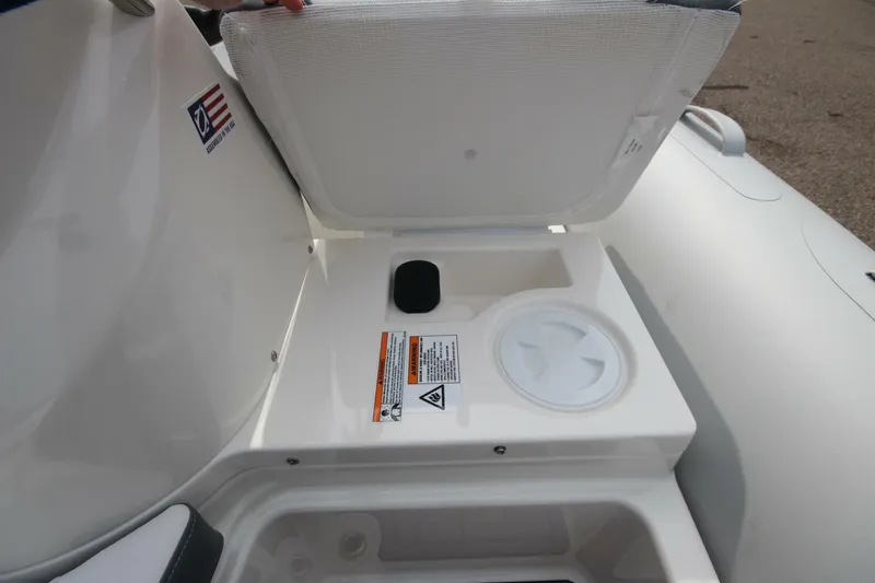 Slide: The Image of Zodiac Yachtline 440 DL PVC 2023 - 5176972