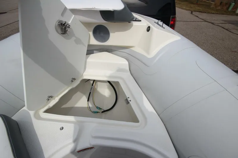 Slide: The Image of Zodiac Yachtline 440 DL PVC 2023 - 5176974