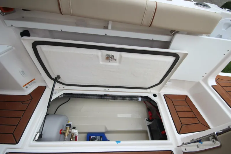 Slide: The Image of Ranger Tug R-27 Luxury Edition 2025 - 5619483