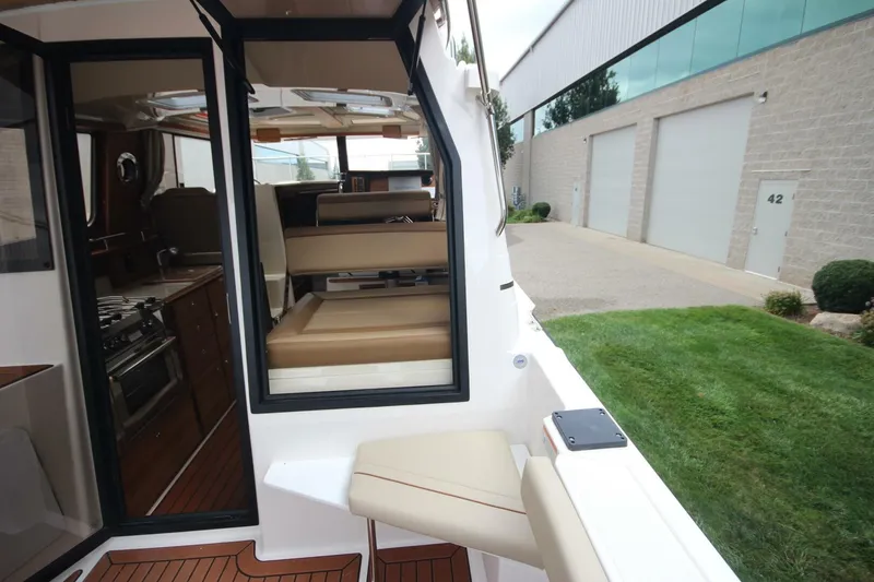Slide: The Image of Ranger Tug R-27 Luxury Edition 2025 - 5619487